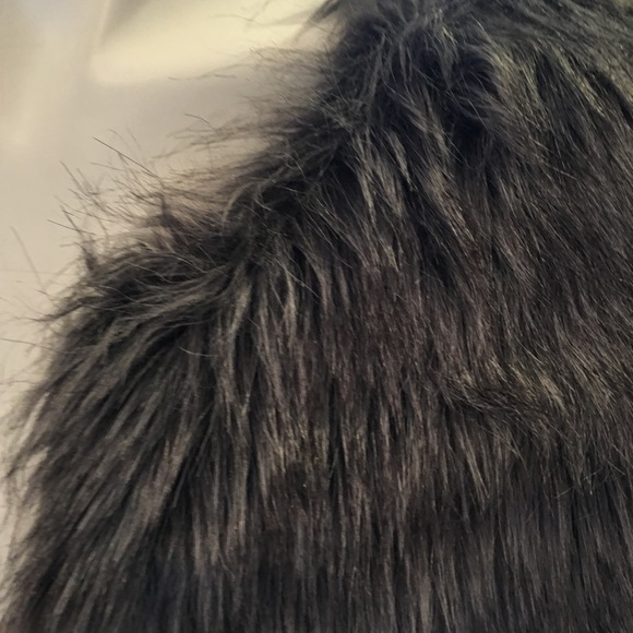 Faux fur grey vest - Picture 11 of 13